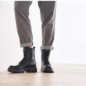 New with box back combat boots size 7